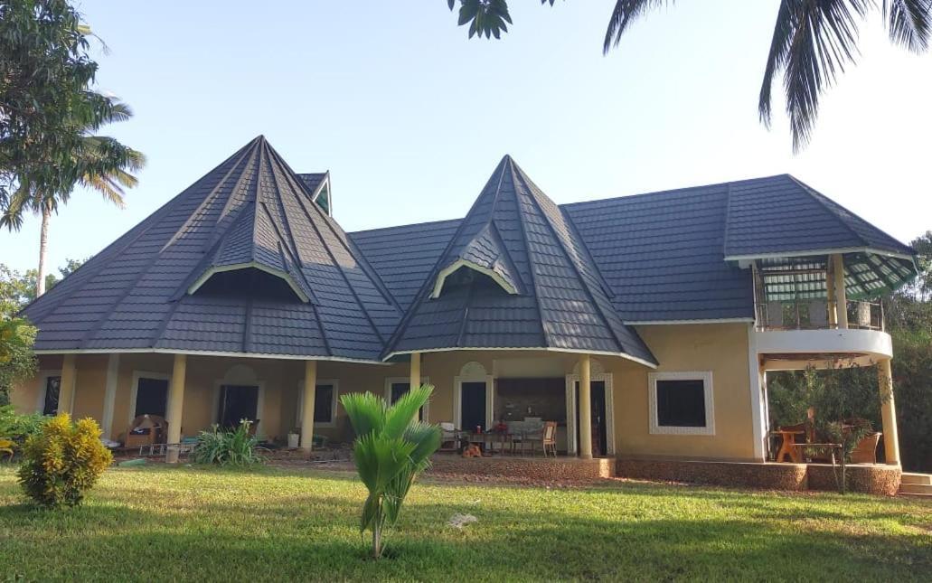 Diani Beach-Villa Kirsch Galu ภายนอก รูปภาพ