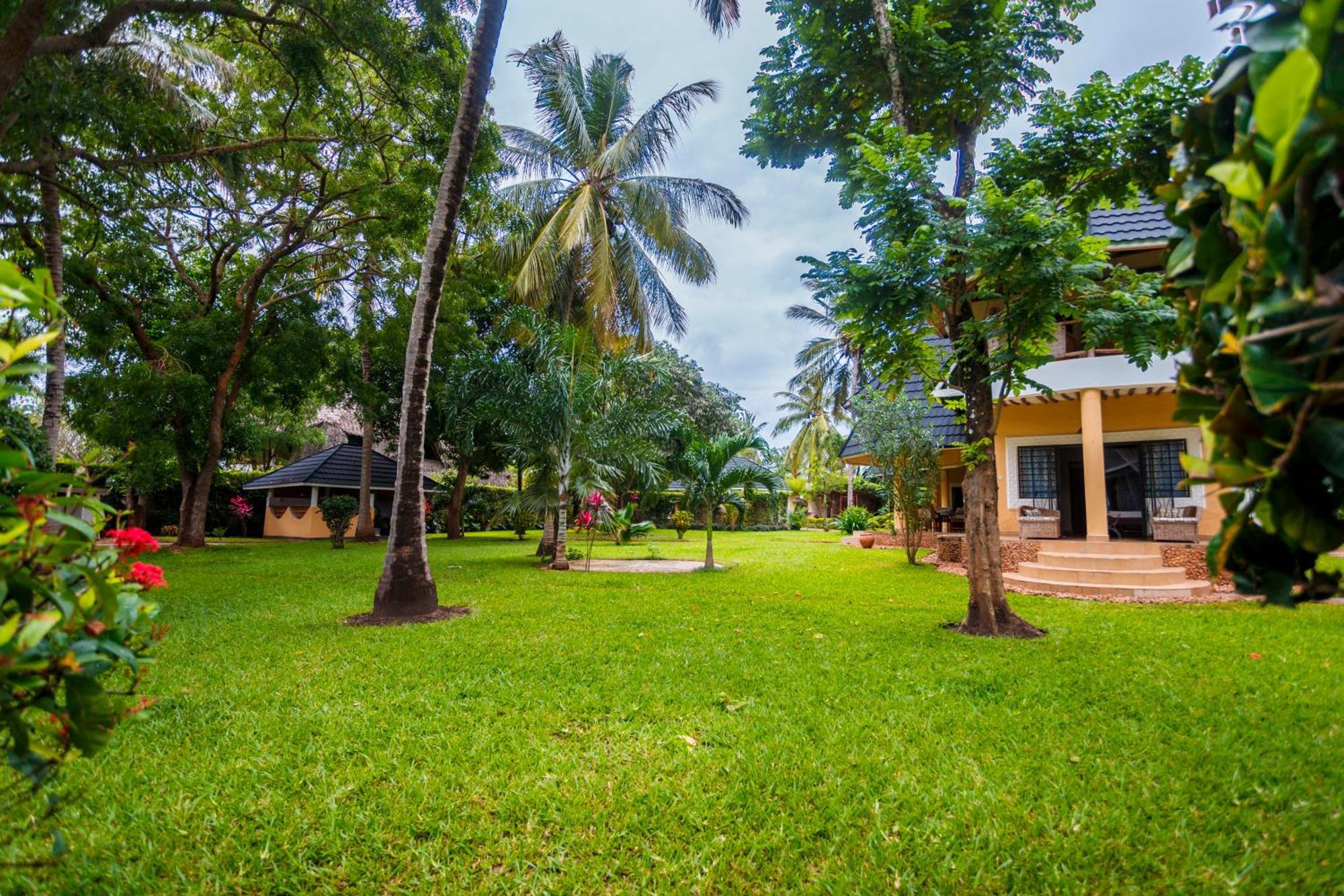 Diani Beach-Villa Kirsch Galu ภายนอก รูปภาพ