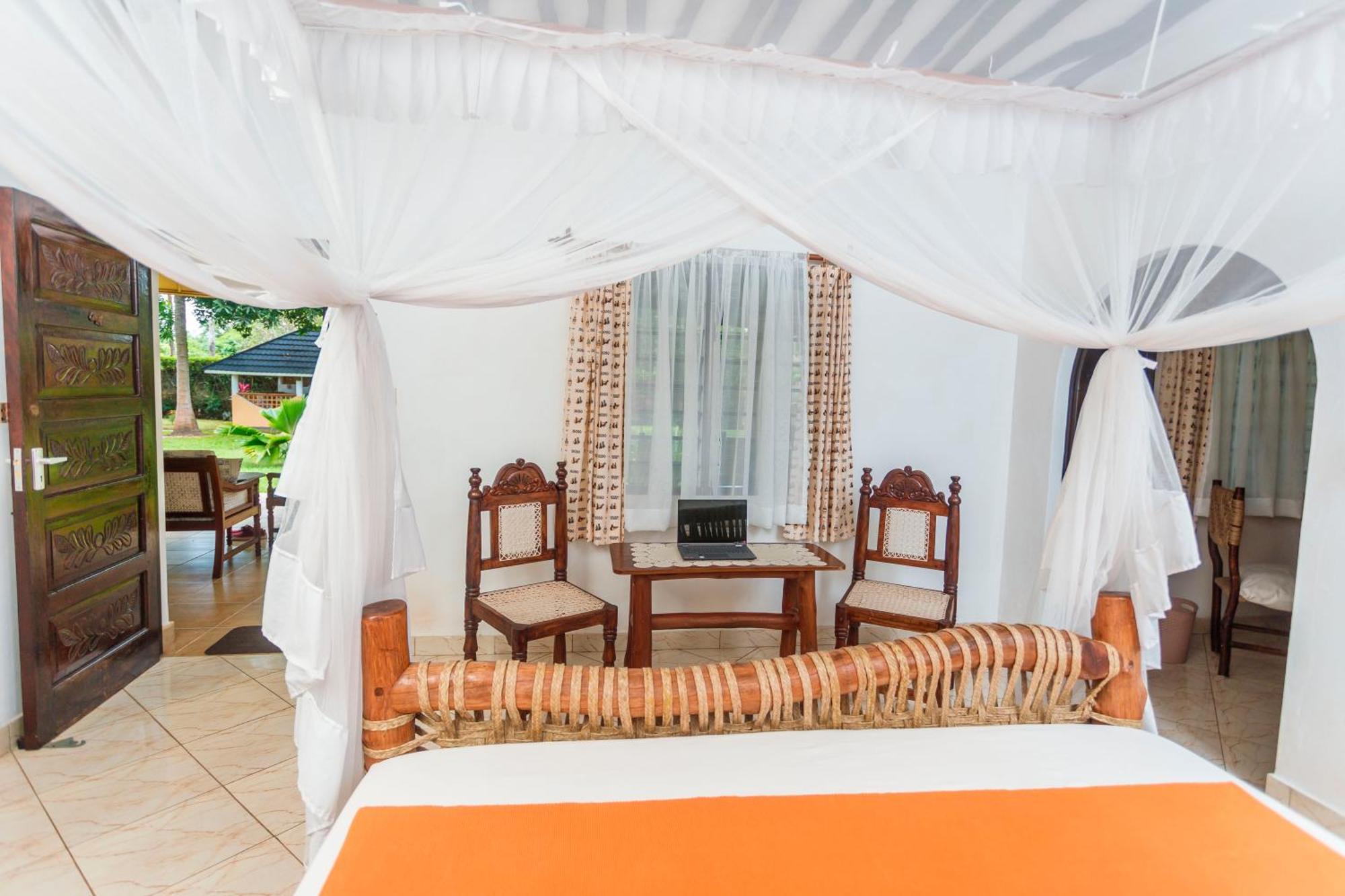 Diani Beach-Villa Kirsch Galu ภายนอก รูปภาพ
