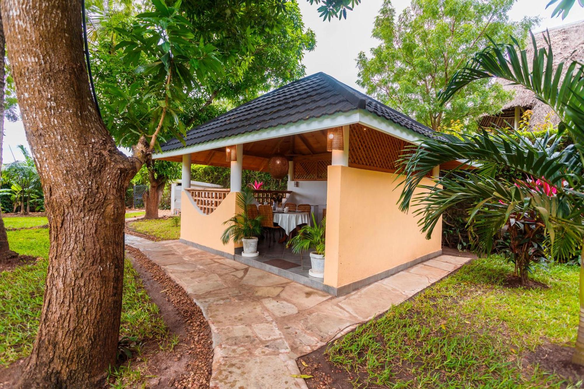 Diani Beach-Villa Kirsch Galu ภายนอก รูปภาพ